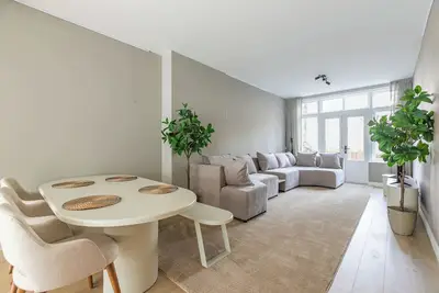 Image de Spacious Blijdorp Home with 4 Double Beds