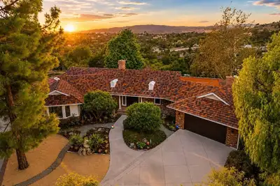 Image de Hilltop home w Views, Spa, Gym, Game Room & Casita