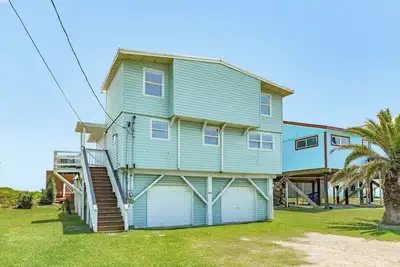 Image de Beachfront Home w/ Stunning Views + Family-Friendly Amenities