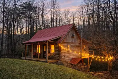 Image de Rustic 2br + Loft Cabin with Relaxing Firepit - Near Clayton - Burton - Tallulah