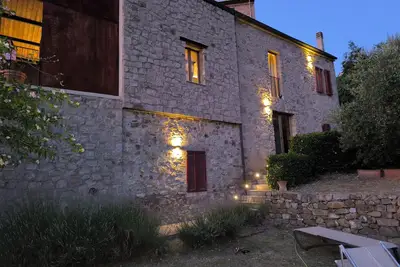 Image de Tuscany retreat and panoramic vineyards view