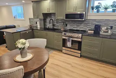 Image de 5th Avenue All New Basement Suite