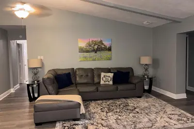 Image de Welcome to a peaceful 5 bedroom home in Humble Near Airports&stadiums in houston
