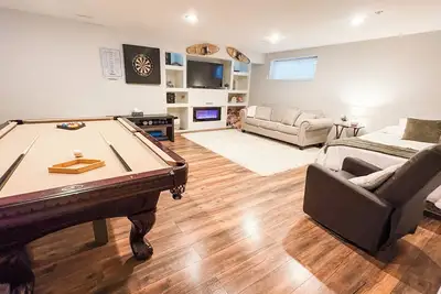 Image de Cranston Hot Tub Retreat / Family-Friendly Stay / 5 bed / 3. 5 bath