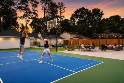 Image de 5br /3br Luxury Oasis- Pool, Spa, Mini Golf, Pickleball, Basketball