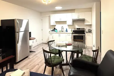 Image de Entire two bedroom basement unit In Surrey Fleetwood area