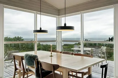 Image de Maison de vacances avec vue sur la mer à Helgenæs