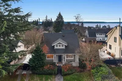 Image de Light Filled Seattle Home Near Alki and Downtown