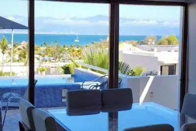 Image de Beachfront villa with ocean views across from the beach club
