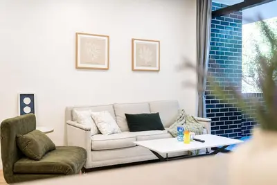 Image de Beautiful 2-bedroom apartment with study in delightful Darlinghurst waterside