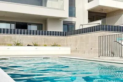 Image de Hedonist Gold-Luxury 3 bedroom apartment with Hot tub, pool, free parking, garden