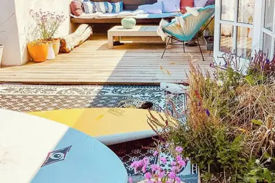 Image de Dans un Hawaï froid avec une plage dans le jardin