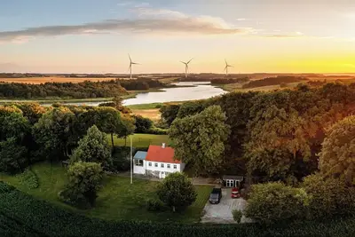 Image de Idylle champêtre avec vue sur le fjord à Harre Vig