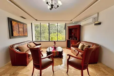 Image de Ideal for large groups : 450 sq. mts. apartment : Jacuzzi +2 parking spaces