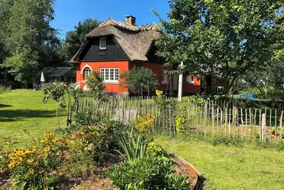 Image de Maison au toit de chaume datant de 1924, située près de la plage