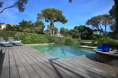 Image de Villa moderne avec piscine privée à Saint-Raphaël – à 1 min à pied de la plage