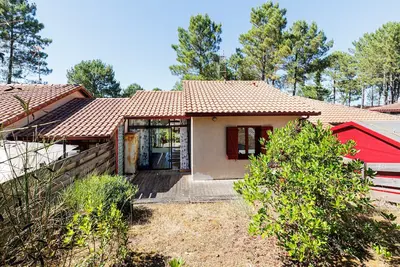Image de Villa « Golf » avec piscine partagée, terrasse privée et jardin privé