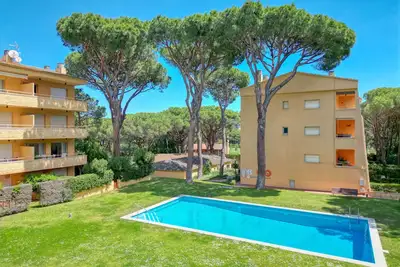 Image de Porta Del Golf: Appartement avec piscine communautaire et parking à Pals