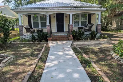 Image de Georgetown cottage  cozy, updated 2 bedroom 3 blocks from historic downtown