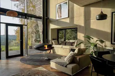 Image de Maison design avec une façade en bois de style japonais dans l'Allgäu