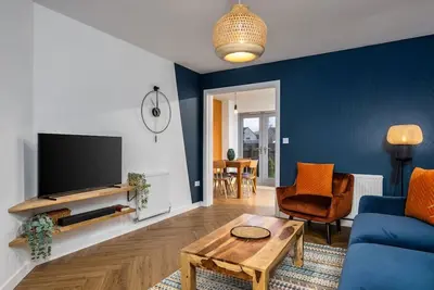 Image de Modern 2-Bed Stirling House | Driveway Parking