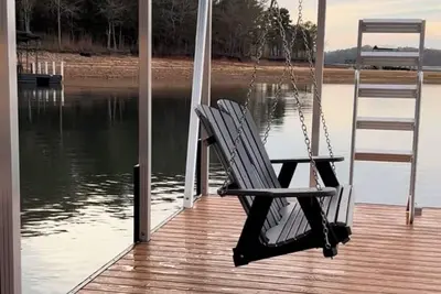 Image de Serene Lakeside 2-bdrm Geo Dome Getaway Surrounded by Nature