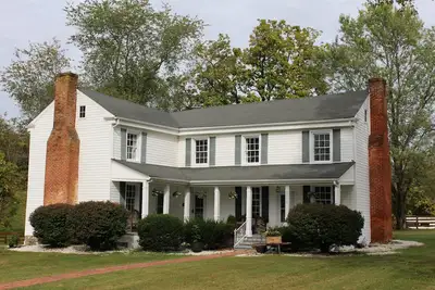 Image de Historical 4-bedroom, 3-bathroom farmhouse comfortably sleeps up to 8 guests