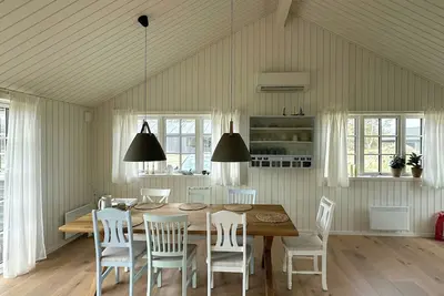 Image de Nouvelle maison de vacances de style hôtel balnéaire près de la plage de Rude