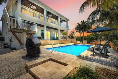 Image de Mockingbird Cove Luxury 5/5 Waterfront Retreat Near Sombrero Beach w Private Pool + Dockage
