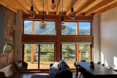 Image de Luxury Mountain Cabin w/ Riverfront, Hot Tub & Mountain Views Near Corralco