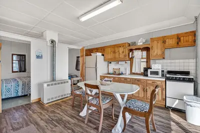 Image de Blue Heron Cabin 3- Charming 2 bedroom lakefront cabin in Downtown Curtis