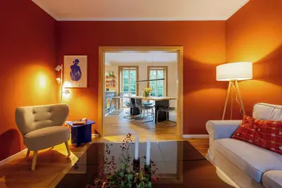 Image de Un refuge moderne dans une maison historique à l'orée de la forêt