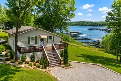Image de Lakefront Cottage Near Marina Sleeps 6 Cozy Table Rock Getaway