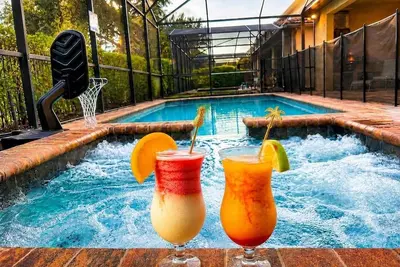 Image de 8br Resort Villa Near Disney with Private Pool, Spa and GameRoom