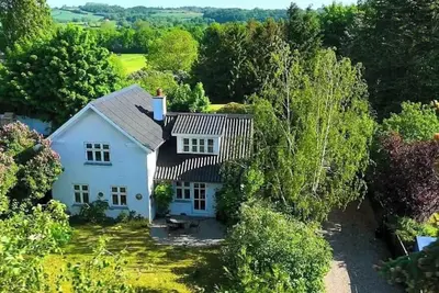 Image de Maison de campagne idyllique avec vue sur les collines de Svanninge