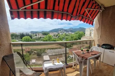 Image de À 5 minutes à pied du centre de Hyères! Appartement dans résidence de standing
