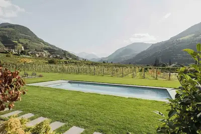 Image de Gîte rural avec piscine et vue sur les montagnes