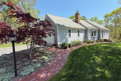 Image de Serene 3br Cape Cod Home Retreat - Hot Tub - State Park Access - Near Beaches