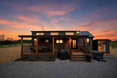 Image de Hilltop Haven, hot tub- sauna - campfire area