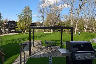 Image de Private Waterfront Cottage | 200ft Shoreline + Bunky - Pet Friendly