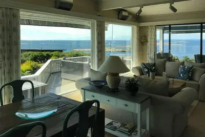 Image de Cabane sur un rocher avec son propre ponton à Onsøy