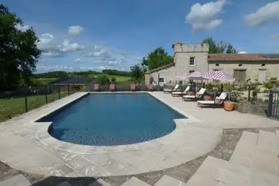 Image de Latour - Spacious elegance in the grounds of Chateau Mirabel