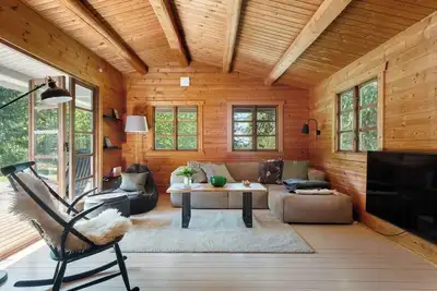 Image de Charmante maison en bois au bord du lac Poulstrup