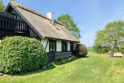 Image de Maison forestière confortable avec vue sur le fjord près de Jægerspris
