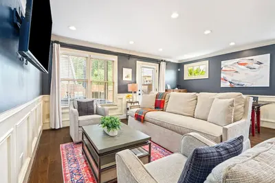 Image de New! 2 King Beds + EZBeds, Outdoor Grill & Patio Tv, 0. 3 mi to Downtown Auburn