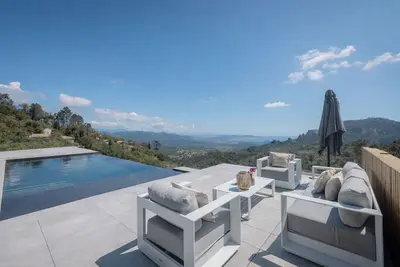 Image de Villa face à la baie de Cannes et l'Estérel