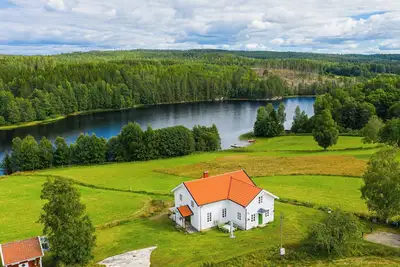 Image de Ancienne maison de mission avec vue sur le lac près de Töcksfors
