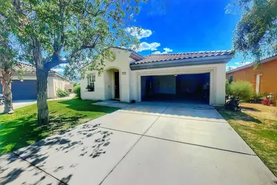 Image de Spacious Home Backyard to Coachella / Stagecoach