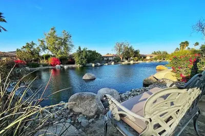Image de Stunning House on Lake *Walking to Coachella*