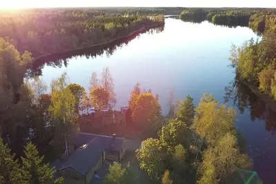 Image de Maison conçue par un architecte au bord du lac Juven
